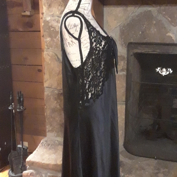 Vintage Victoria's Secret nightgown - Picture 6 of 10